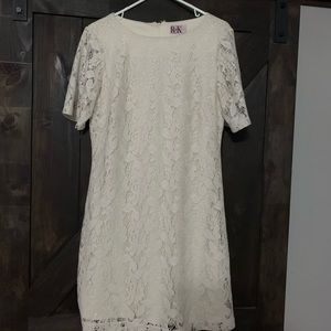 Woman’s White Lacy dress